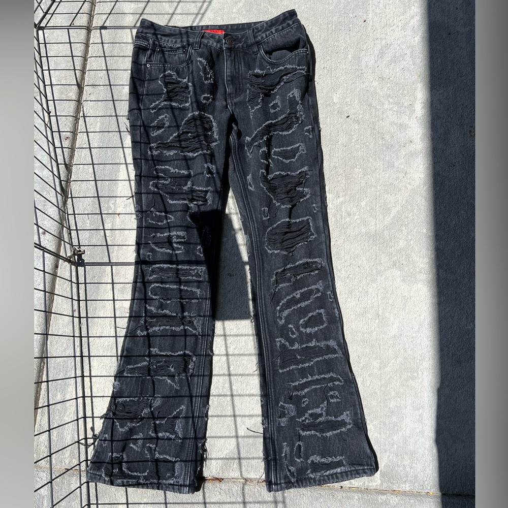 DISTRESSED JEANS SIZE 30